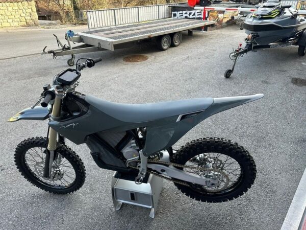 STARK FUTURE VARG  Elektro Cross 2024 60PS Grau – Bild 8