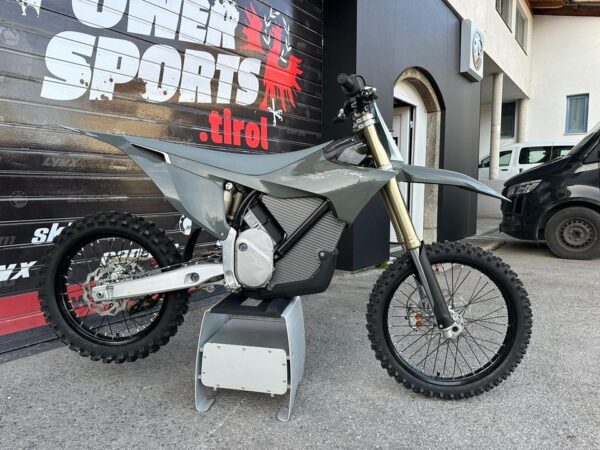 STARK FUTURE VARG  Elektro Cross 2024 60PS Grau – Bild 3