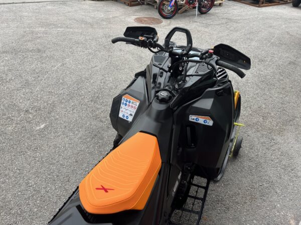 Skidoo Summit 850 E-TEC Turbo R 154" 2024 DEMO Orange – Bild 7